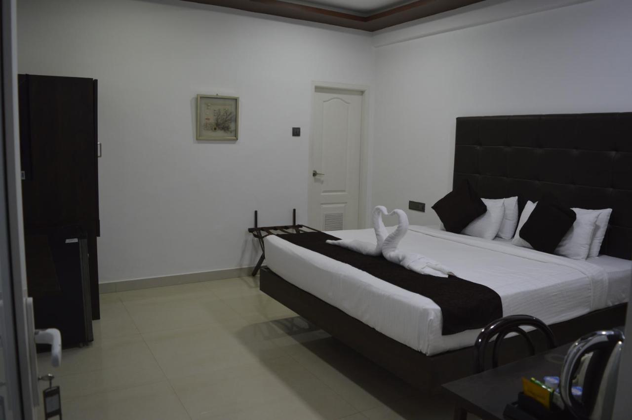 Hotel Sea Shore Beach Resort, Calangute Bagian luar foto